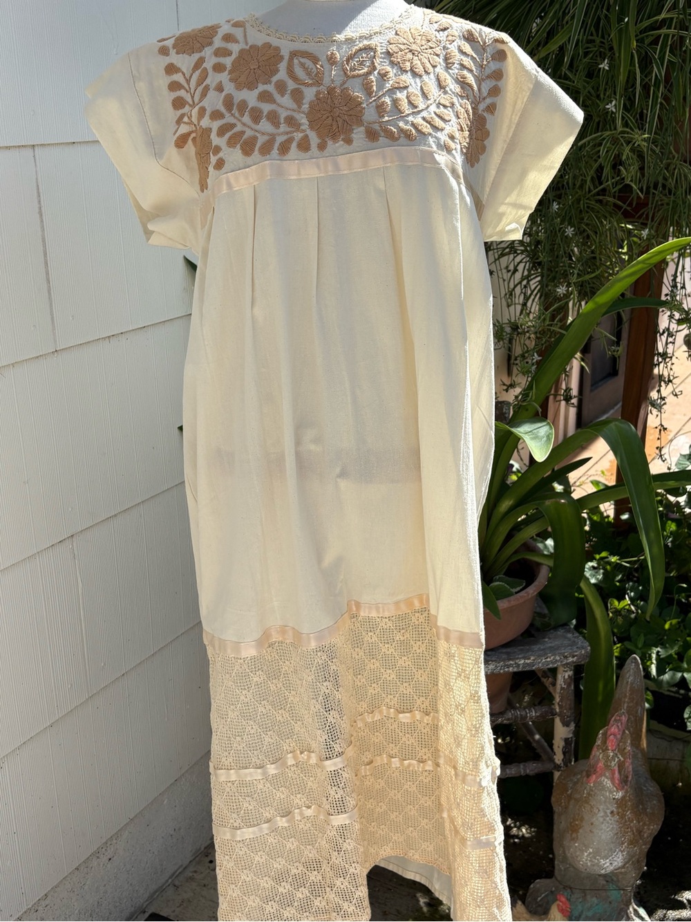 Vtg Ivory Taupe Oaxaca Mexica Hand Enbroidered L/XL Dress Floral Lace Wedding